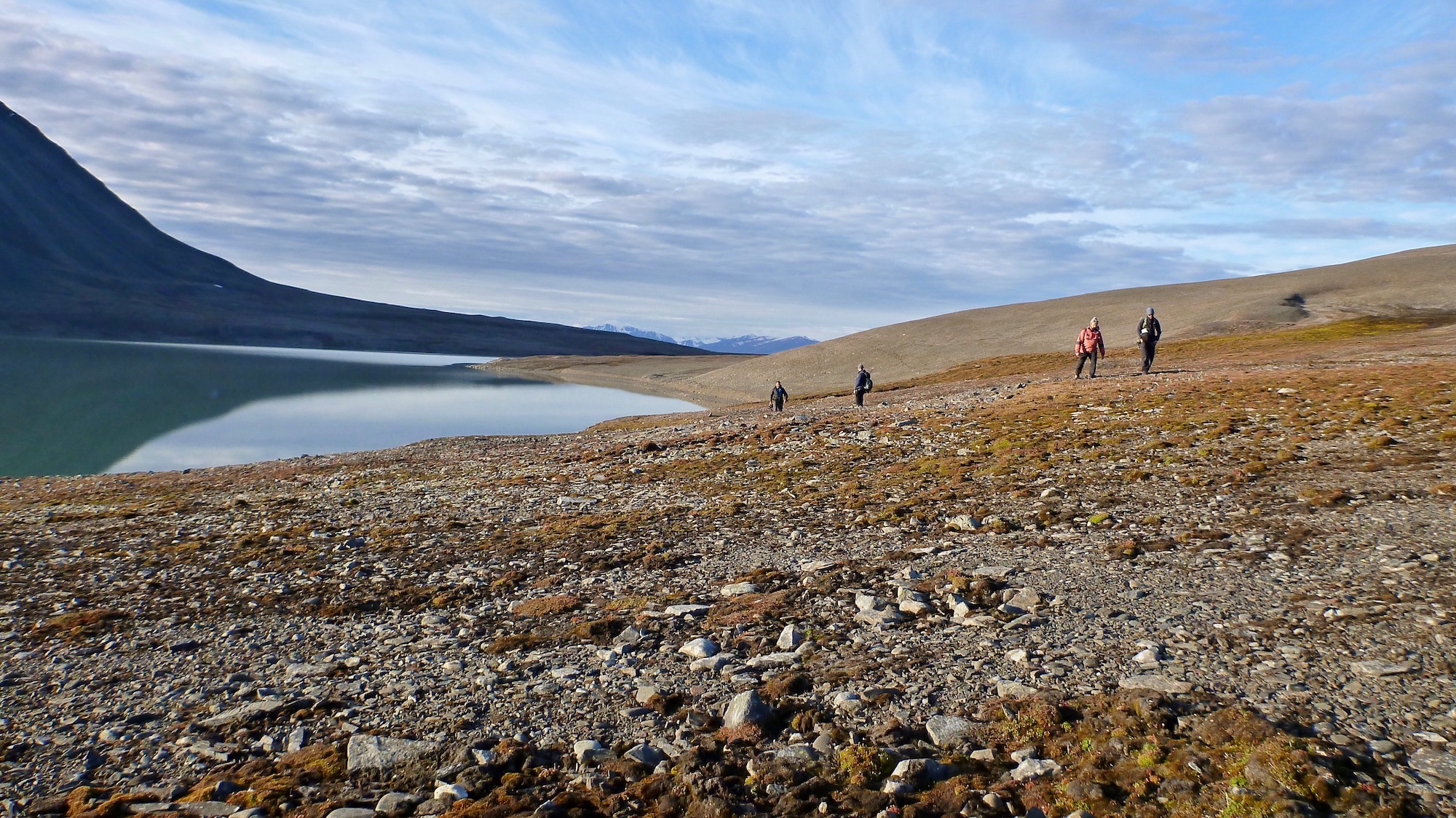 Forskere på feltarbeid på Svalbard